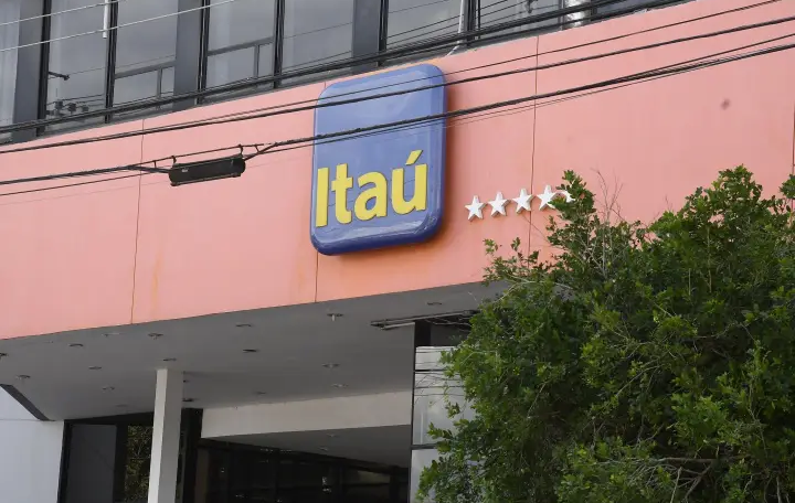 Itaú fecha sua agência mais antiga em Umuarama e Procon apura reclamações de espera no atendimento