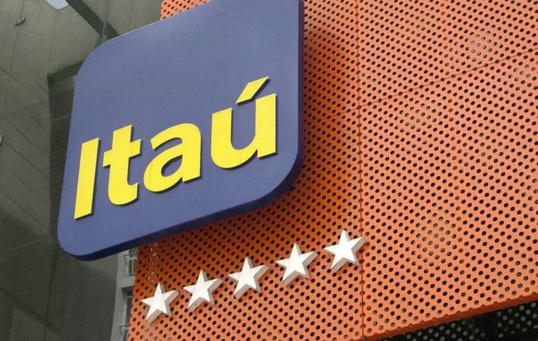 Itaú tem lucro recorde às custas de demissões e redução do crédito público