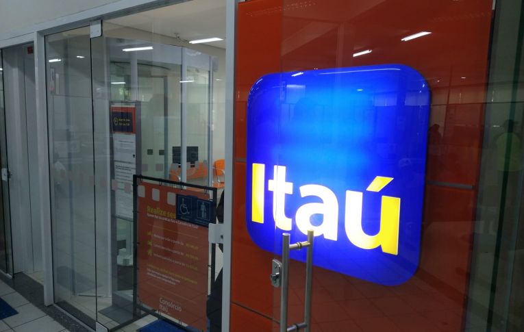 Itaú Unibanco teve que pagar R$ 100 mil por não instalar porta giratória