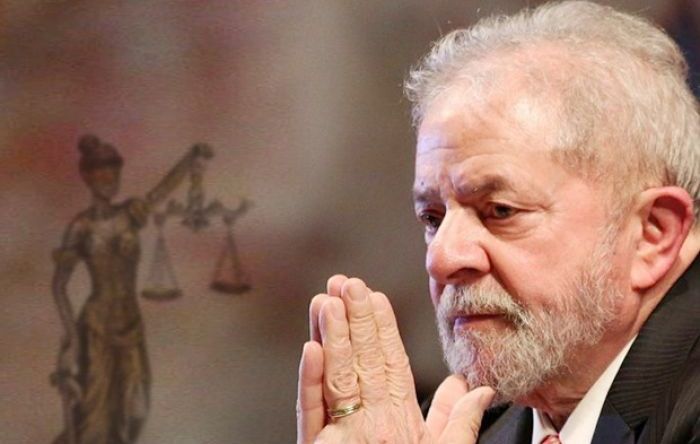 Juristas criticam morosidade da Justiça em libertar Lula