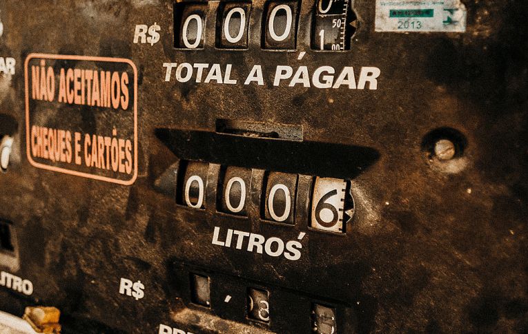 Lucros altos, investimentos baixos: como o desmonte da Petrobras impacta na sua vida