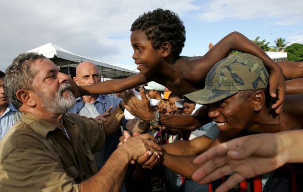 Lula amplia vantagem na disputa presidencial, aponta pesquisa CUT/Vox