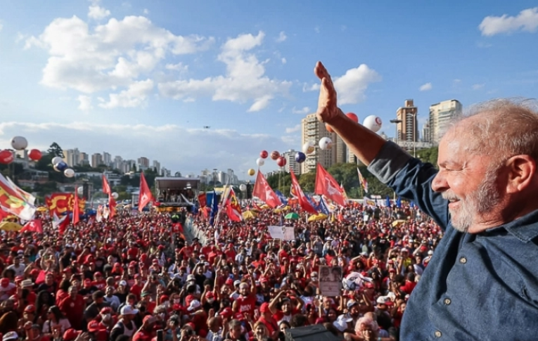 Lula anuncia reajuste, valorização do salário mínimo e correção de tabela do IR