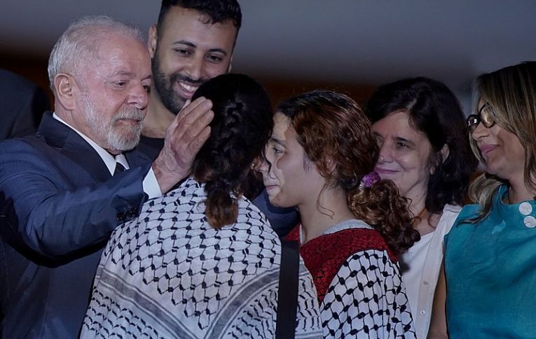 Lula recebe brasileiros que viveram o massacre de Israel em Gaza