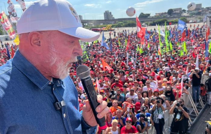 Lula sanciona leis de correção de tabela do IR e de trabalho decente para domésticas 