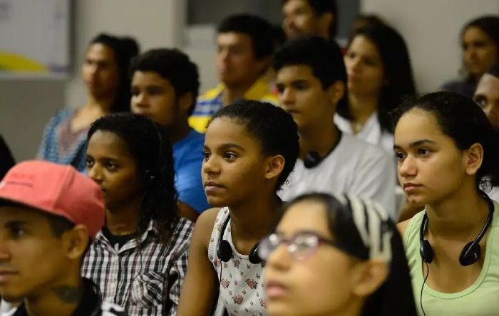 Maio Lilás reforça a importância da participação de jovens em sindicatos 