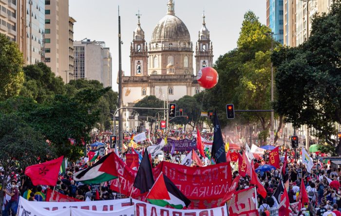 Mais de 600 mil pessoas foram às ruas no sábado (24) para exigir #ForaBolsonaro