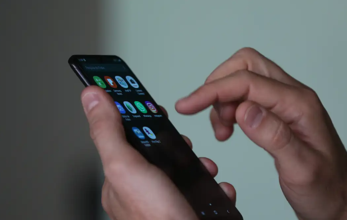 Medida para banir celular na sala de aula é positiva, avaliam professores 