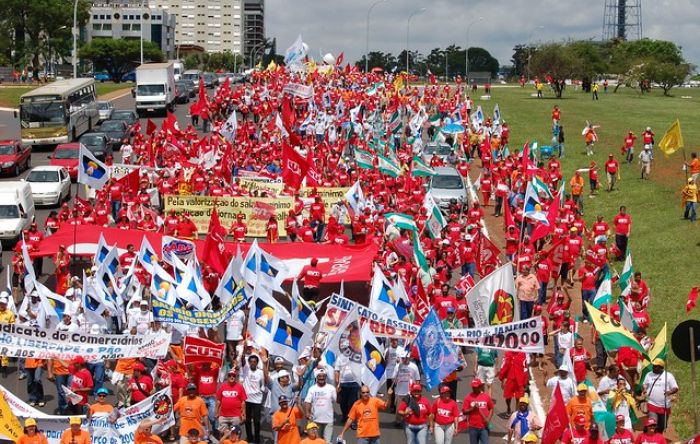 Mínimo sem aumento real empobrece trabalhador e tira R$ 7 bi da economia