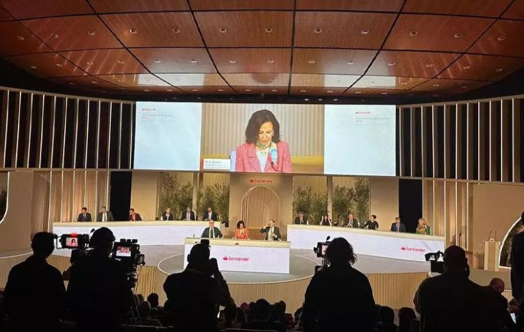 Movimento sindical denuncia abusos do Santander em assembleia mundial de acionistas