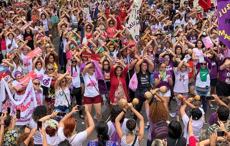 MPF pede bloqueio de R$ 10 milhões do orçamento por ataques de Bolsonaro às mulheres