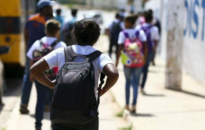 Na luta pela vida, sindicatos ameaçam greve contra volta as aulas presenciais