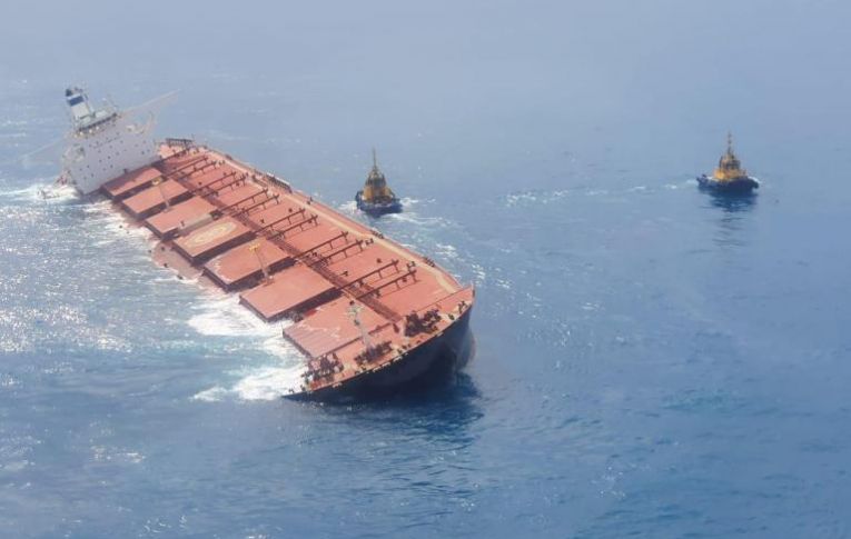 Navio com minério encalhado no Maranhão ameaça envolver a Vale em nova tragédia ambiental