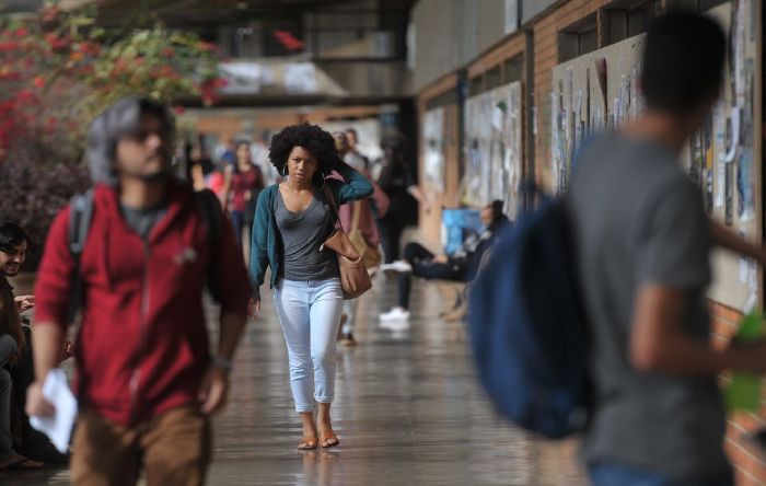 Negros são minoria no serviço público federal e têm menores salários