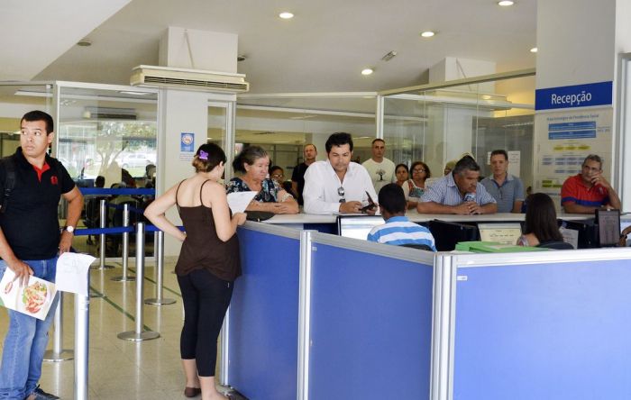 Número recorde de servidores sem carteira assinada prejudica atendimento à população