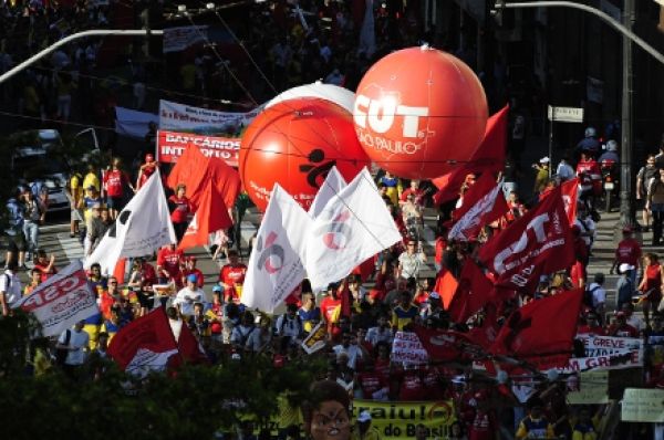 No quarto dia de greve bancários param  7.865 agências em todo país