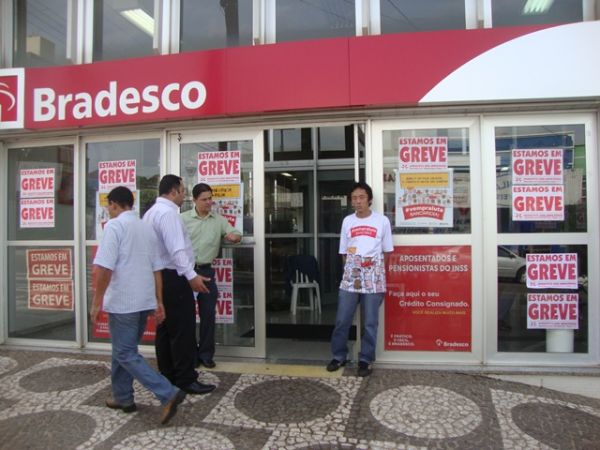 Bancários fecham 11.016 agências e já fazem a maior greve em 20 anos