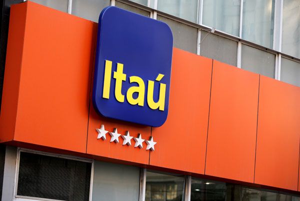 Itaú entra mudo e sai calado de negociação