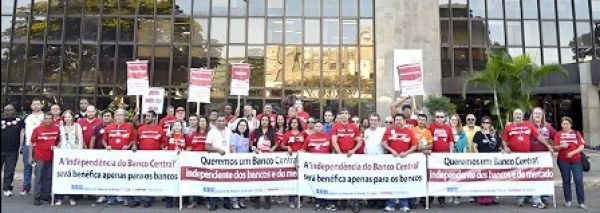 Bancários vão às ruas nesta quinta protestar contra independência do BC