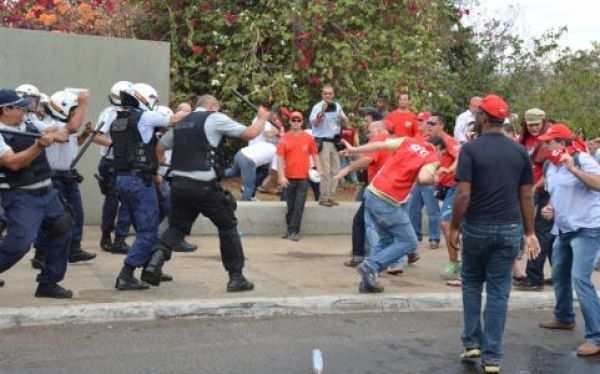 Violência não intimida trabalhadores e CUT volta ao Congresso nesta quarta (4) contra PL da terceirização