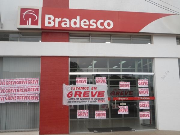 Comando decide reforçar greve e fica em SP à disposição para negociação