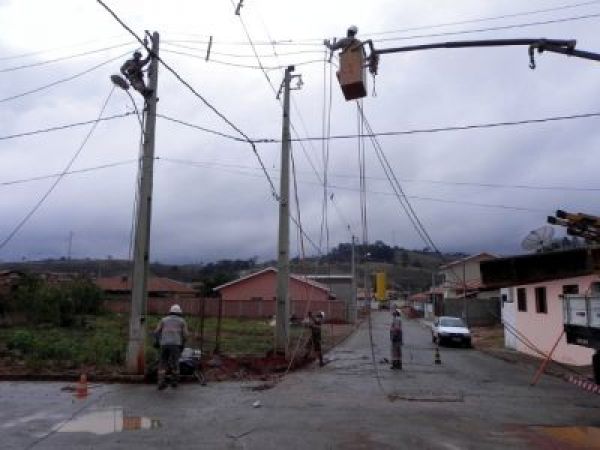 Curto-circuito mata 17 pessoas. Sindicato denuncia má conservação da rede elétrica e é processado pela CE