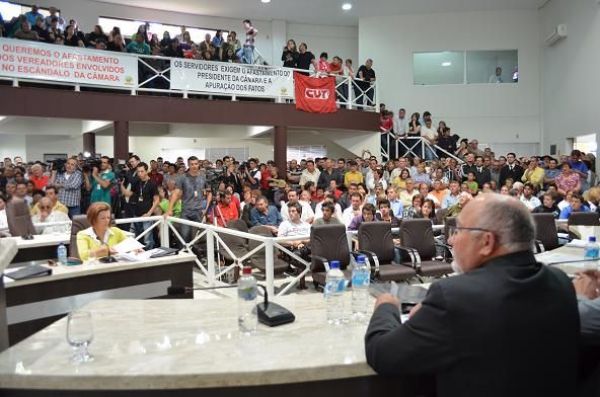 Seeb Guarapuava participa de manifestação popular