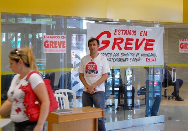 No 7º dia de greve bancários fecham 7.950 agências no país, mas bancos permanecem calados