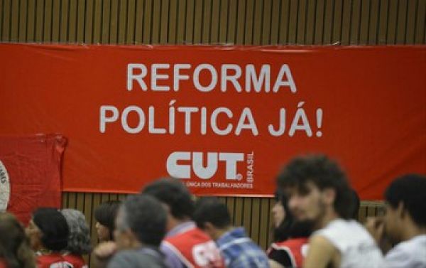 CUT e movimentos sociais pedem reforma política com Constituinte 