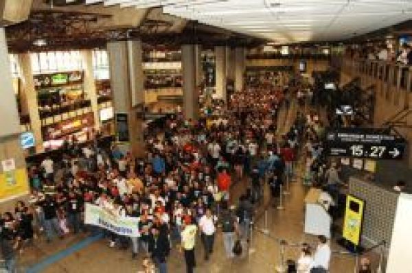 Grande protesto da CUT em Cumbica contra privitazação dos aeroportos