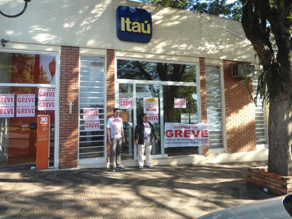 Greve cresce, fecha 11.748 agências no 20º dia e bancários exigem proposta