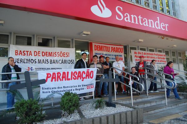 Bancários realizam dia nacional de luta por avanços no aditivo do Santander