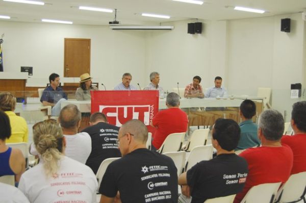 CUT Noroeste entrega Plataforma da CUT-PR a candidatos de Umuarama