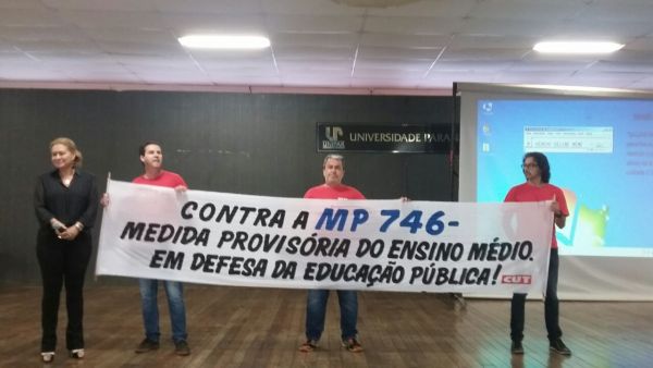 CUT Noroeste realizou protesto contra a MP do Ensino Médio