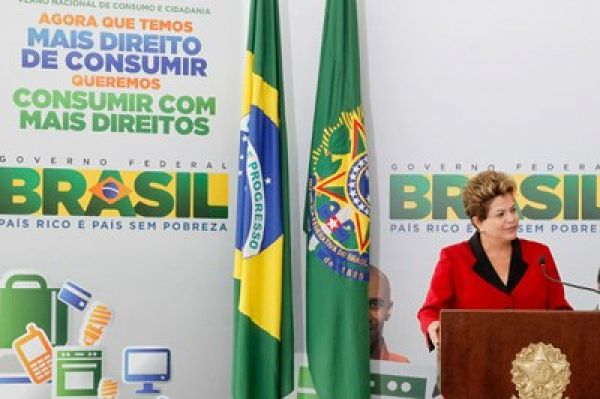 Nova classe média faz Dilma ampliar direitos do consumidor