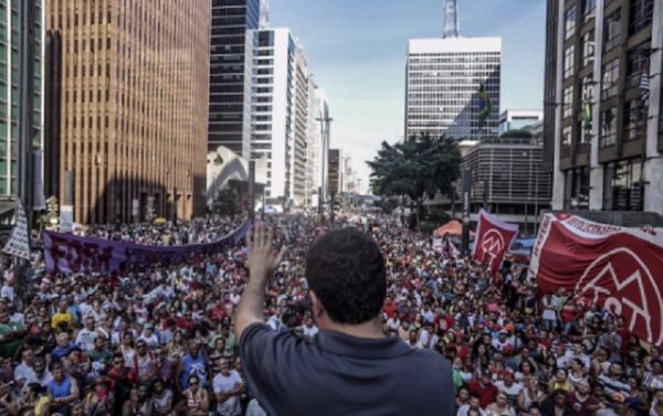 Há cinco dias na Paulista, MTST pressiona Temer a liberar recursos para moradia