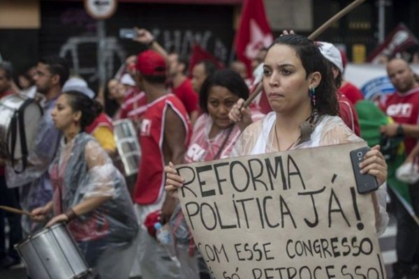 Sem reforma política, país continuará refém de chantagistas