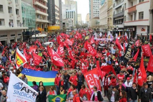 Cinco mil pessoas nas ruas por Direitos, Liberdade e Democracia