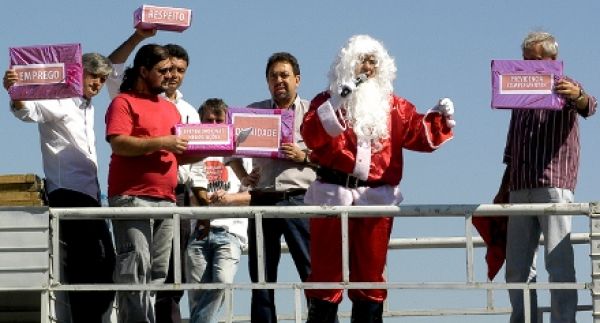 Protestos em Curitiba contra demissões no HSBC.