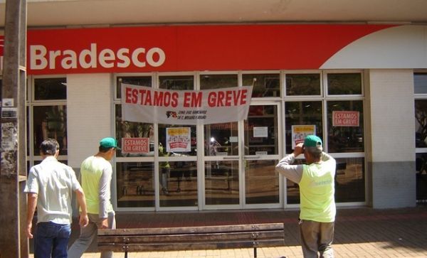 No 6º dia da greve, bancários fecham 9.665 agências