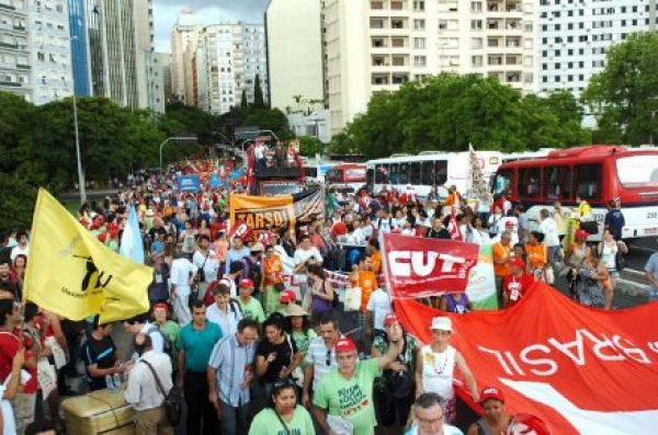 Marcha de abertura do Fórum Social Temático 2012 valoriza diversidade