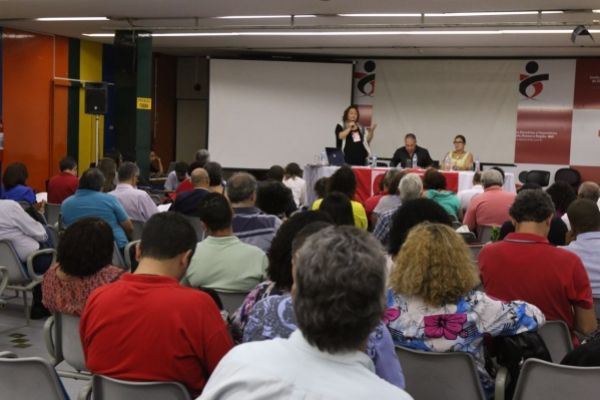 Em defesa da democracia e contra o golpe, CUT continuará nas ruas