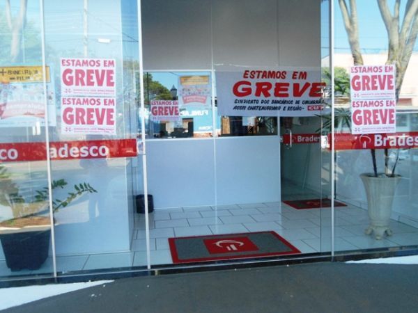 Greve se mantém forte no nono dia e fecha 10.633 agências em todo país