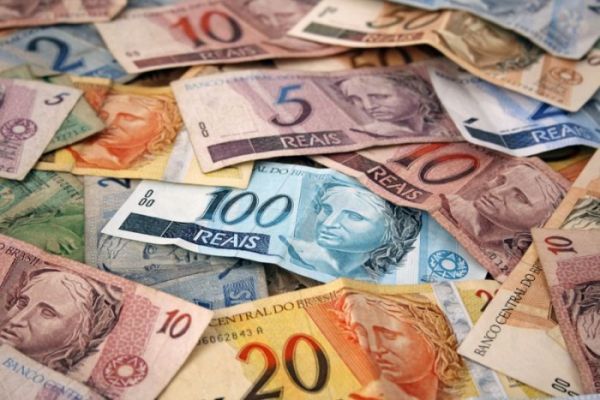 Taxa de juros do cheque especial bate novo recorde: 321,1% ao ano 