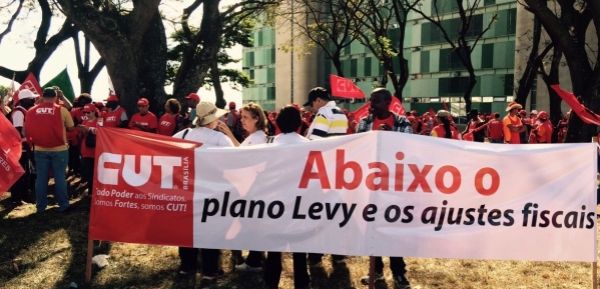 CUT protesta em frente ao ministério da Fazenda contra o Plano Levy