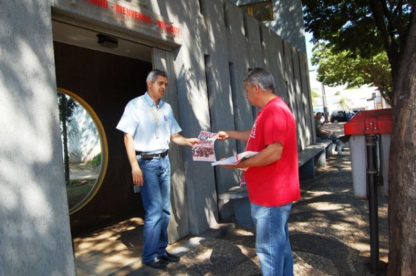 CUT Noroeste realizou panfletagem para marcar o Dia do Trabalhador