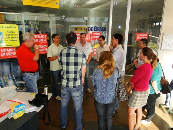 Bancários do BB aderem à greve de 24h contra plano de funções em todo país