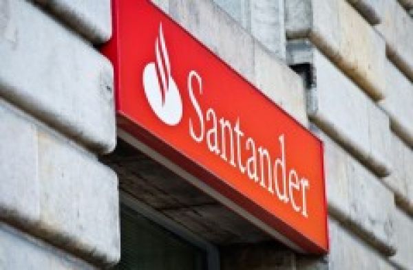 Apesar do lucro de R$ 2,9 bi, Santander corta 2.290 empregos no 1º semestre