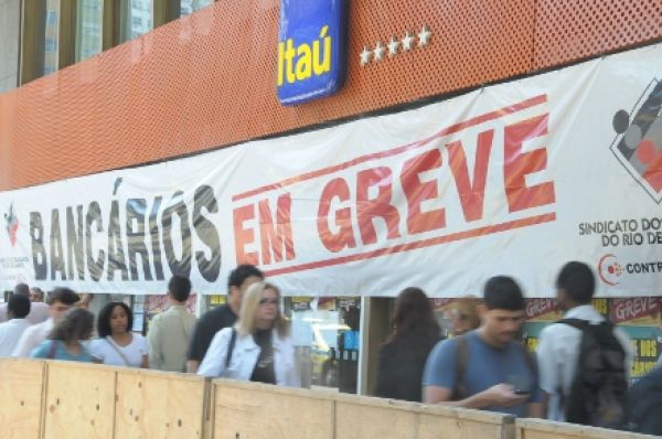  Bancários param 7.672 agências no terceiro dia da greve nacional