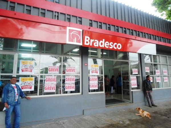 Greve dos bancários entra na terceira semana com 10.822 agências paradas